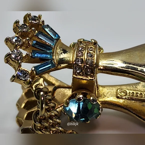Vintage 1950 Bylle Co Clasped Hands Glove Holder Clip *Gold/Blue* EUC - Picture 6 of 17